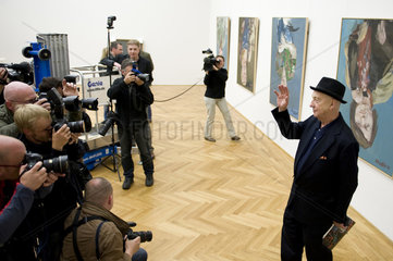 Dresden  Deutschland  Georg Baselitz vor der Presse im Saal der Galerie Neue Meister