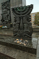 Warschau  Polen  das Denkmal fuer die Helden des Ghettos
