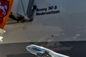 Schoenefeld  Deutschland  ILA 2014  Modell einer Boeing 747-8 der Lufthansa vor dem Original