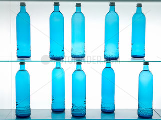 Berlin  Deutschland  IFA 2008  blaue Wasserflaschen