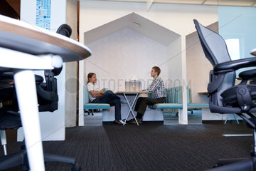 Tallinn  Estland  Mitarbeiter von Skype im Meetingbereich des Skype Worldwide Headquarters