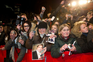 Berlin  Deutschland  Robert Pattinson-Fans auf der Berlinale 2012