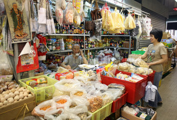 Hong Kong  China  Lebensmittelhaendler auf einem Markt