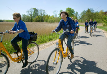 Kappeln  Deutschland  Frauen vom Fahrradclub machen eine Fahrradtour