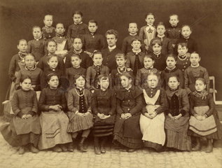 Maedchenklasse  Klassenfoto  1898