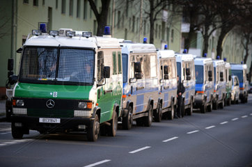 Berlin  Deutschland  Mannschaftswagen der Berliner Polizei