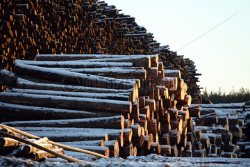 Hjaeltevad  Schweden  Holzlager