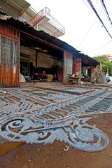 Phnom Penh  Kambodscha  in einer Metallwerkstatt werden Zaeune produziert