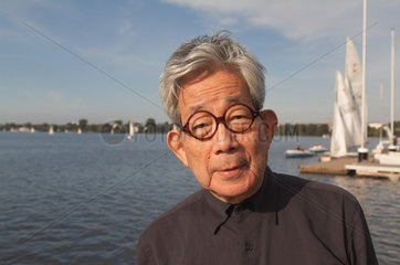 OE  Kenzaburo - Portrait des Schriftstellers