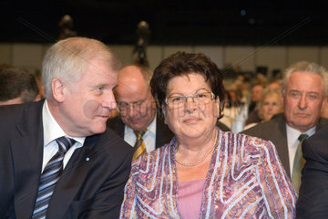 Berlin  Deutschland  Horst Seehofer und Barbara Stamm  beide CSU  am Tag der Heimat im ICC