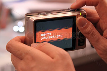 Hamburg  Deutschland  Japanische Schriftzeichen auf dem Display einer Digitalkamera