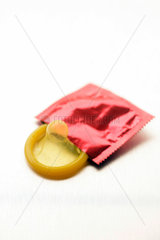 Freiburg  Deutschland  Freisteller eines Kondoms