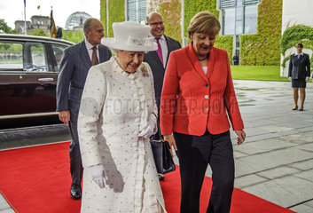 Elizabeth II + Merkel