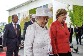 Elizabeth II + Merkel