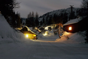 Krippenbrunn  Oesterreich  Winterlandschaft bei Nacht