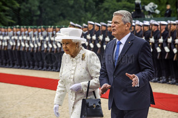 Elizabeth II + Gauck