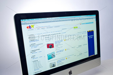 Hamburg  Deutschland  Internetseite ebay auf einem Apple-iMac