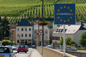 Schengen  Grossherzogtum Luxemburg  Grenzverkehr auf der Moselbruecke