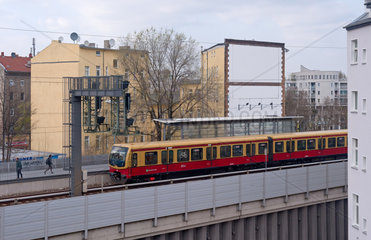 Berlin  Deutschland  die Ringbahn am S-Bahn-Bahnhof Berlin-Wedding