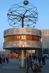 Berlin  Deutschland  die Urania-Weltzeituhr am Alexanderplatz