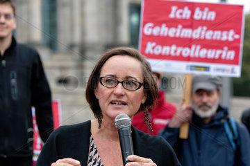 Berlin  Deutschland  Martina Renner waehrend des Protestes gegen NSA-/BND-Bespitzelung