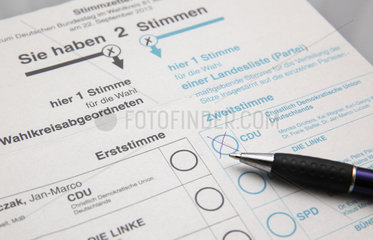 Berlin  Deutschland  Stimmzettel zur Bundestagswahl 2013