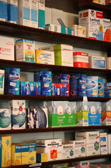 Berlin  Deutschland  verschiedene Medikamente in einer Apotheke