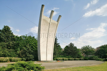 Berlin  Deutschland  Luftbrueckendenkmal am Platz der Luftbruecke
