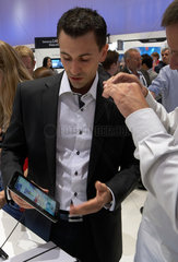 Berlin  Deutschland  Samsung stellt den Tablet-PC Galaxy Tab auf der IFA 2010 vor
