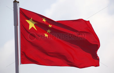 Hongkong  China  Nationalflagge der Volksrepublik China weht im Wind