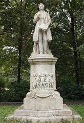 Berlin  Deutschland  die Skulptur von Albert Lortzing im Grossen Tiergarten