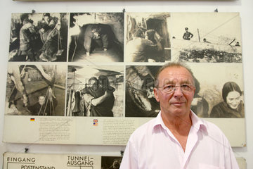 Berlin  Deutschland  der Fluchthelfer Rudi Thurow im Portrait im Mauermuseum