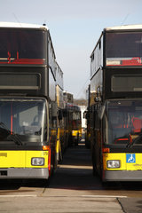 Berlin  Deutschland  abgestellte BVG-Doppeldeckerbusse im Betriebshof