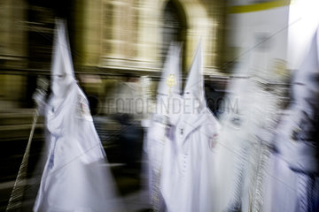 Sevilla  Spanien  Hermandades bei einer Prozessionen zur Semana Santa