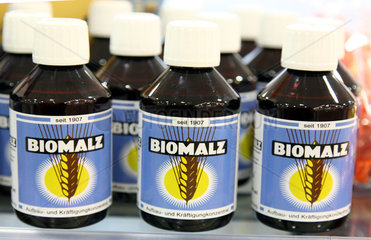 Berlin  Deutschland  das Gerstenmalzkonzentrat Biomalz im Geschaeft Ostpaket