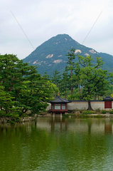 Seoul  Suedkorea  Palastsee im Gyeongbokgung Palast
