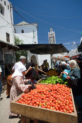 Tetouan  Marokko  Gemuesehaendler in der Altstadt