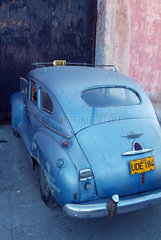 Santiago de Cuba  Kuba  blaues DeSoto Taxi
