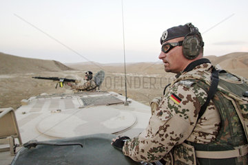Mazar-e Sharif  Afghanistan  Bundeswehr ISAF auf Patrouillenfahrt