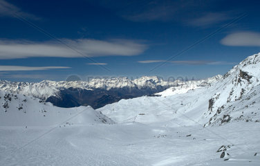 Verbier  Schweiz  Ausblick auf das Skigebiet der Vier Taeler