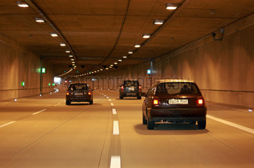 Berlin  Deutschland  Autos im Tunnel Rudower Hoehe auf der Autobahn A 113
