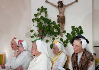 Heitersheim  Deutschland  Schwestern bei einer Faschingsfeier