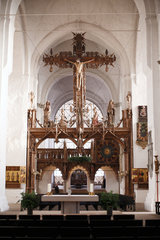 Luebeck  Deutschland  der spaetmittelalterliche Lettner mit dem Triumphkreuz