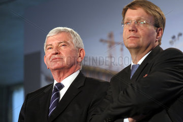 Berlin  Deutschland  Ernst Uhrlau  BND-Praesident  und Ronald Pofalla  Kanzleramtschef