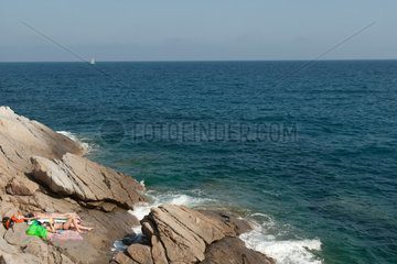 Seccheto  Italien  Touristen baden in der Bucht von Fetovaia