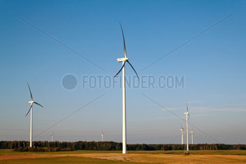 Karcino  Polen  Windraeder im Windpark der WKN AG
