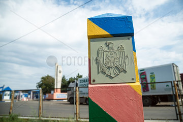 Tudora  Republik Moldau  Grenzstein mit Hoheitszeichen der Republik Moldau