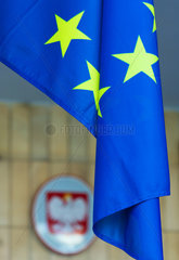 Oppeln  Polen  EU-Flagge und Wappen Polens am Sitz der Selbstverwaltung der Woiwodschaft Oppeln