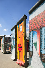 Berlin  Deutschland  Mauerteile der ehemaligen Beliner Mauer