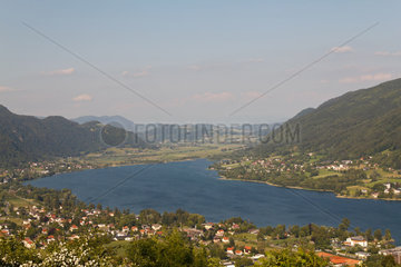 Annenheim  Oesterreich  Blick auf den Ossiacher See